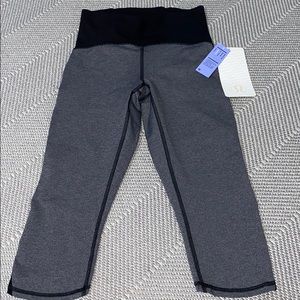 BRAND NEW Lululemon Crops Size 6